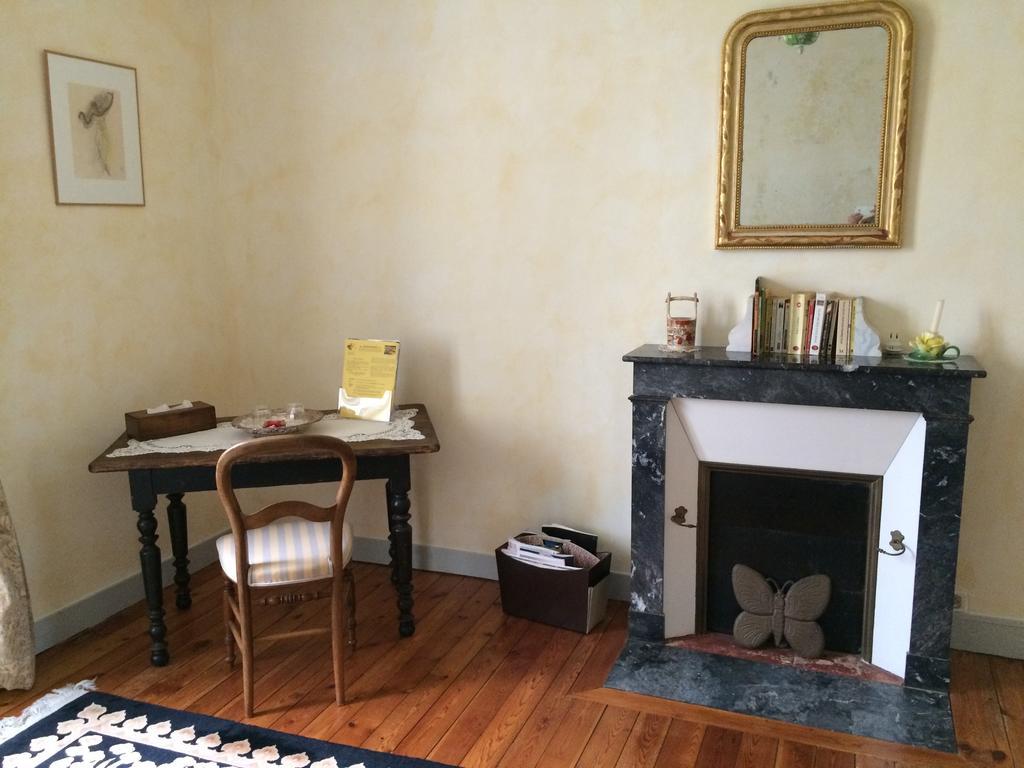 Chateau Du Beugnon Bed & Breakfast Tigné Rom bilde
